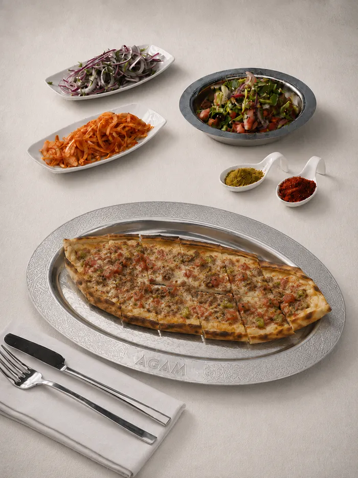 Kıymalı Kaşarlı Pide